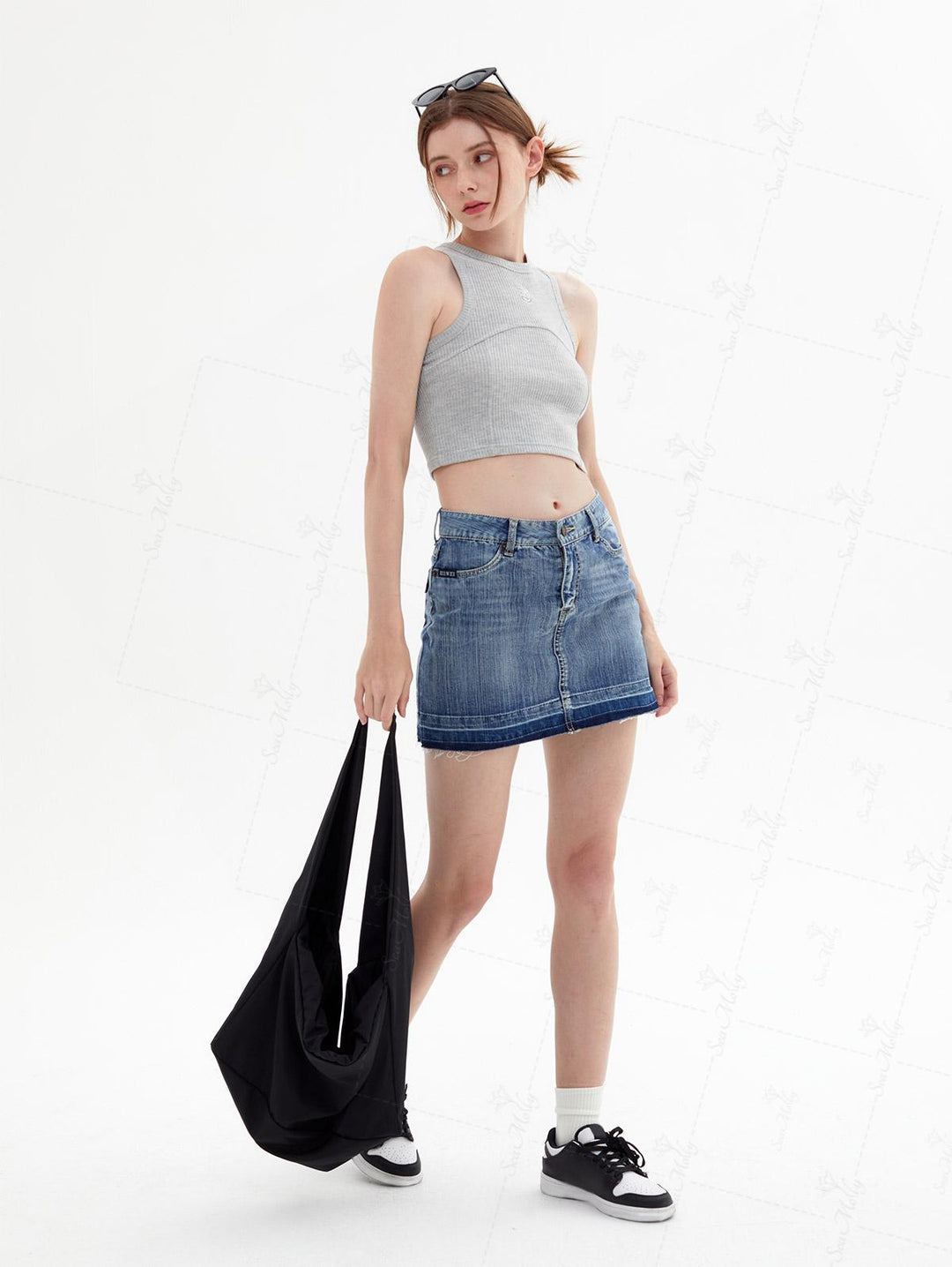 Seam Detail Embroidery Design Racerback Crew Neck Slim Fit Crop Tank Top