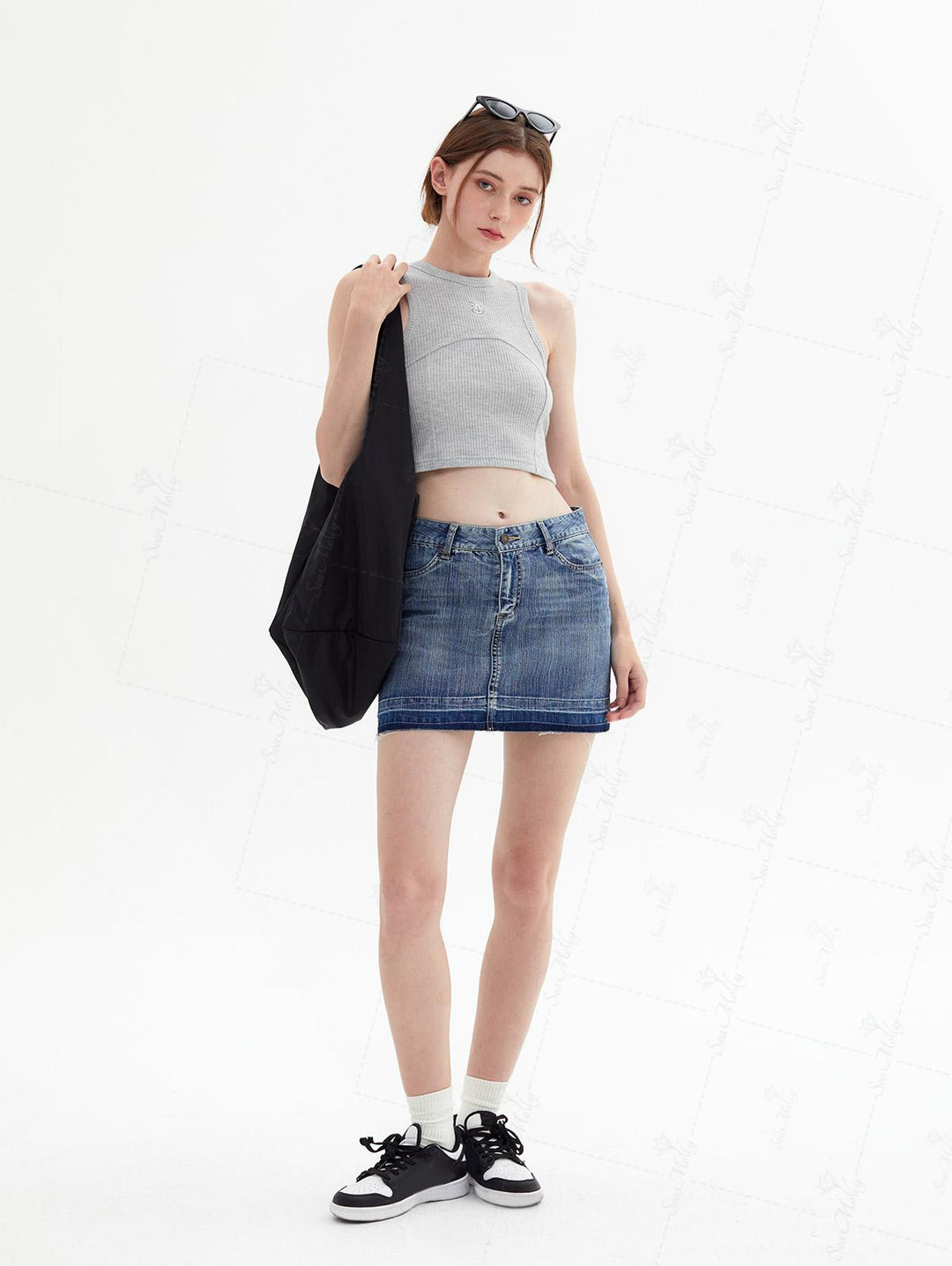 Seam Detail Embroidery Design Racerback Crew Neck Slim Fit Crop Tank Top