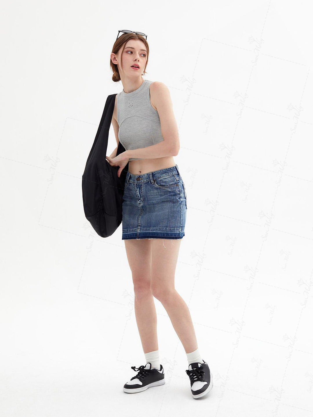 Seam Detail Embroidery Design Racerback Crew Neck Slim Fit Crop Tank Top