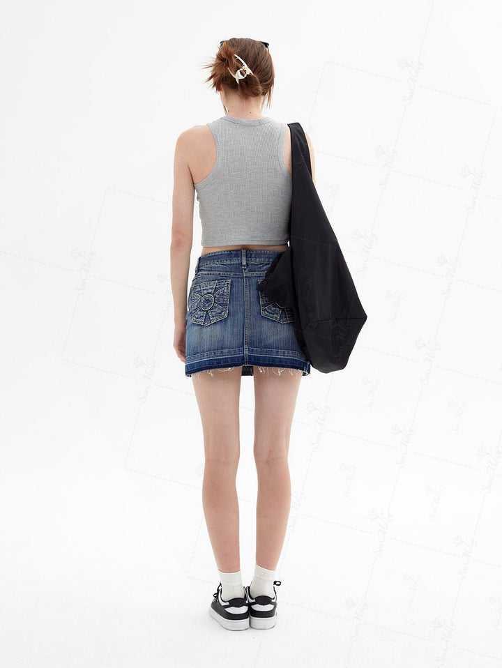 Seam Detail Embroidery Design Racerback Crew Neck Slim Fit Crop Tank Top