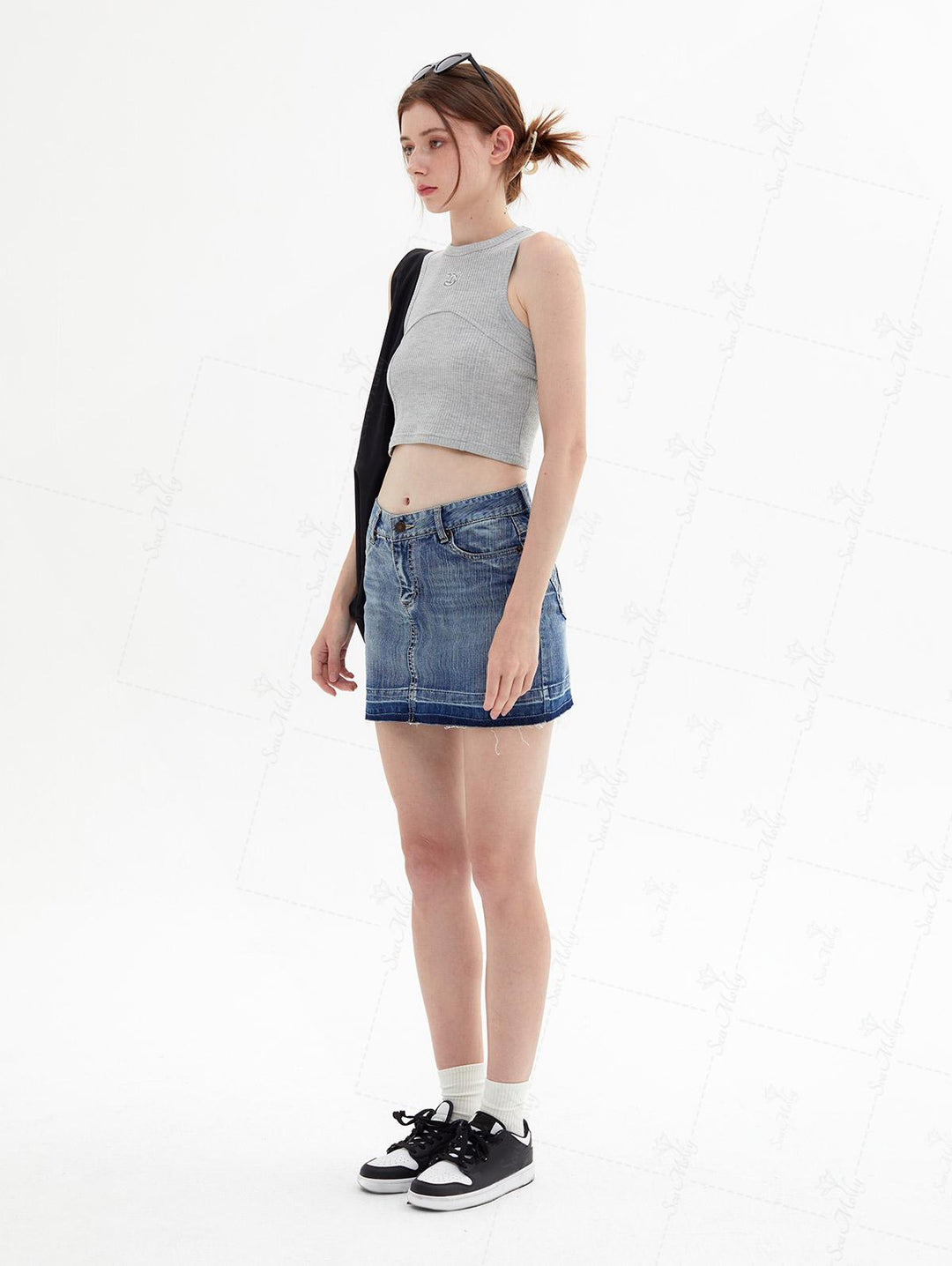 Seam Detail Embroidery Design Racerback Crew Neck Slim Fit Crop Tank Top