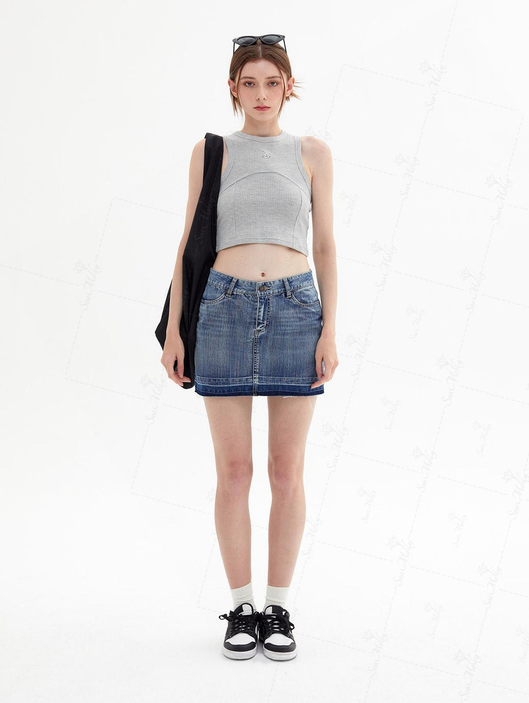 Seam Detail Embroidery Design Racerback Crew Neck Slim Fit Crop Tank Top