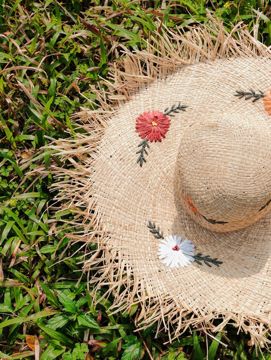 Embroidered Daisy Floral Leaf Wide Brim Fringed Edge Raffia Straw Sun Hat